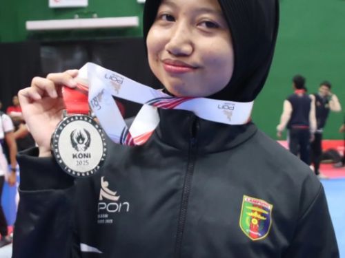 Carraya Idga Prameswari meraih medali perak Taekwondo kelas 62 kg di PON Beladiri Kudus 2025