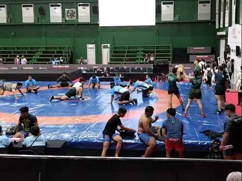 persiapan atlet Gulat dan Tarung Drajat Lampung jelang laga perdana PON Beladiri II Kudus 2025