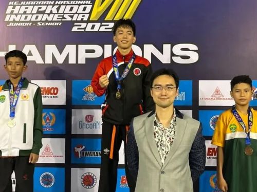 Kontingen Hapkido Lampung merayakan raihan 44 medali dan Active Participation Prize di Kejurnas Hapkido 2025 Surabaya