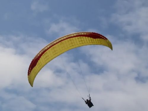 Paralayang Meriahkan Festival Krakatau 2025 di Batu Alif Paragliding Site