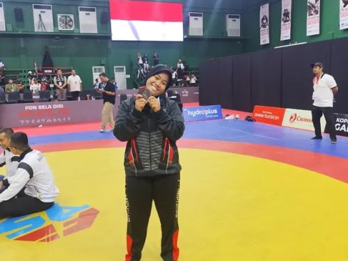 Rafita Nur Angraini meraih medali perak Sambo kelas -72 kg putri di PON Beladiri 2025