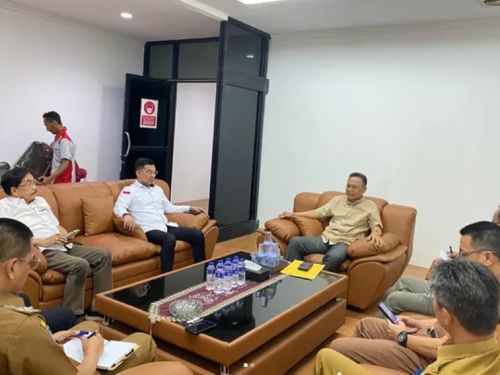 Silaturahmi perdana KONI Lampung bersama Dispora Provinsi Lampung di ruang kerja Ketua Umum KONI