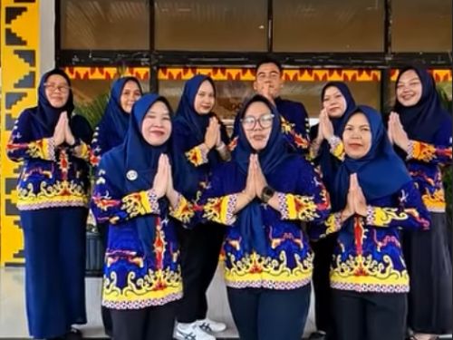 Staf Sekretariat KONI Lampung Ucapkan Selamat Ulang Tahun ke-66 kepada Taufik Hidayat